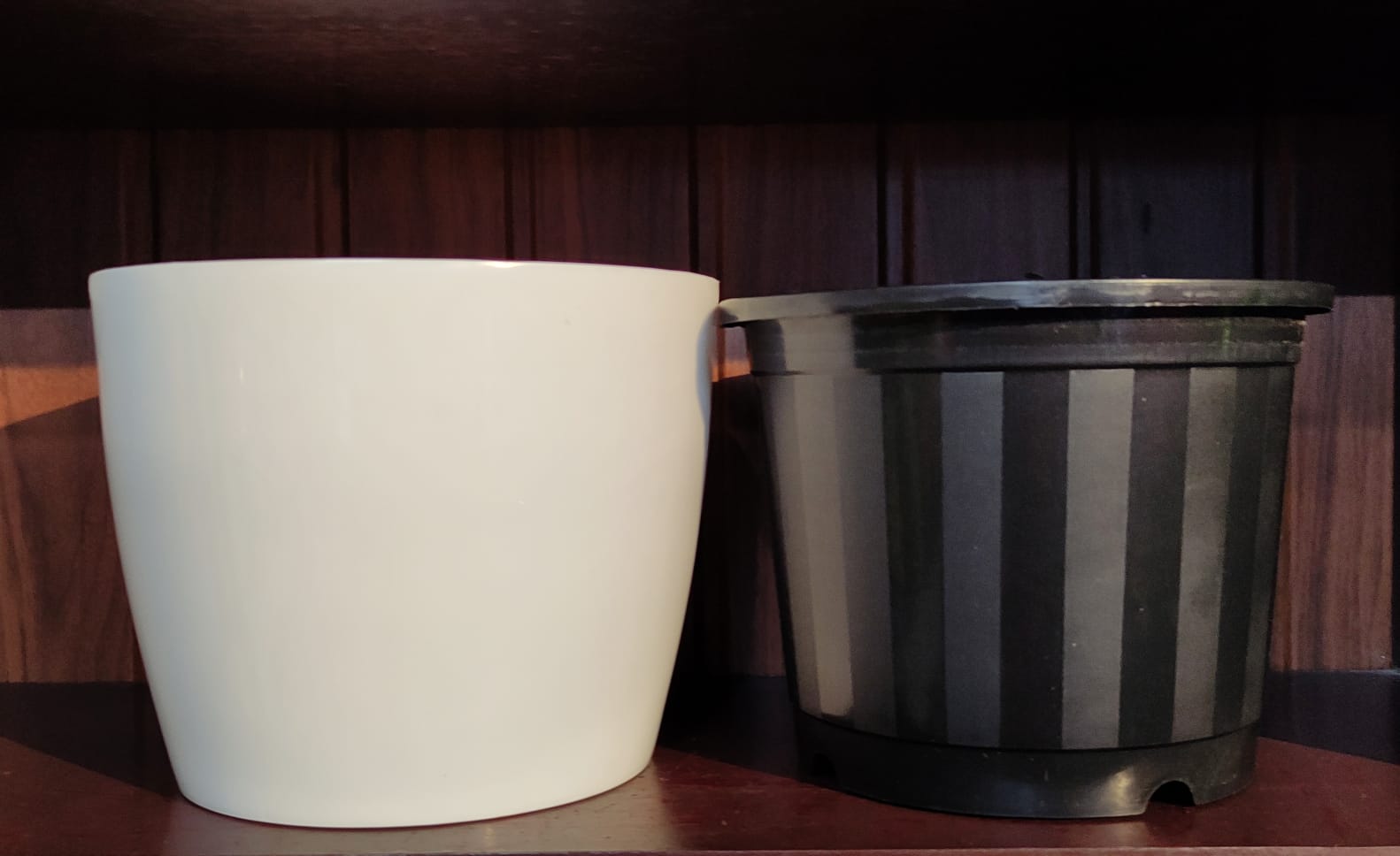 BIG White SELF WATERING POT with Inner pot