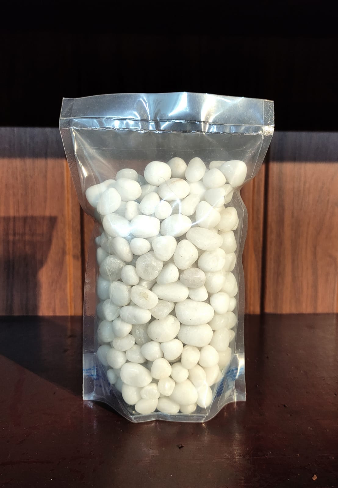 WHITE PEBBLE