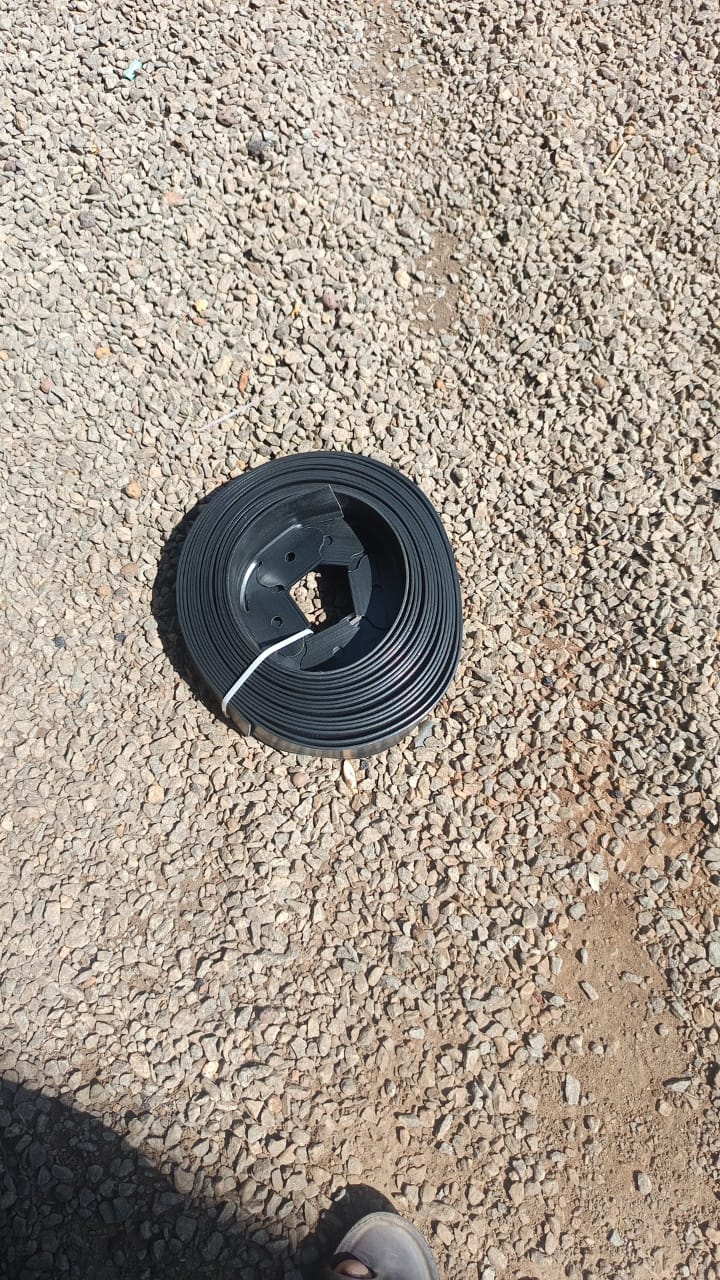 Plastic lawn edging 4 inch / garden boarder / grass boundary fence