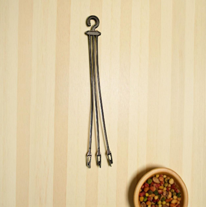 PLASTIC HANGER BLACK