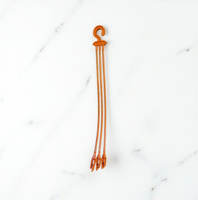 PLASTIC HANGER BROWN