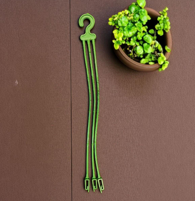 PLASTIC HANGER GREEN