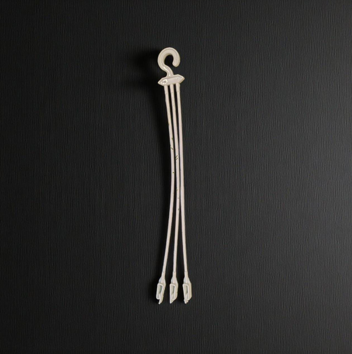PLASTIC HANGER WHITE