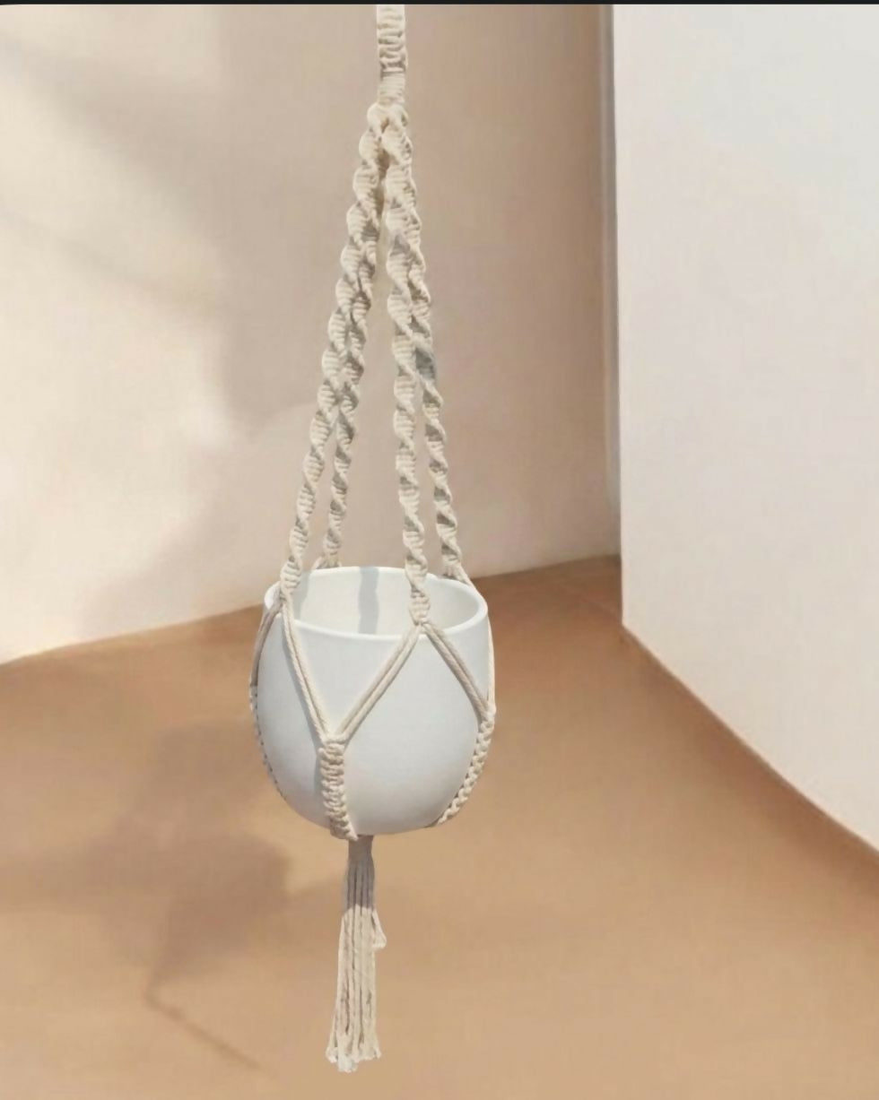 Macrame pot hanger