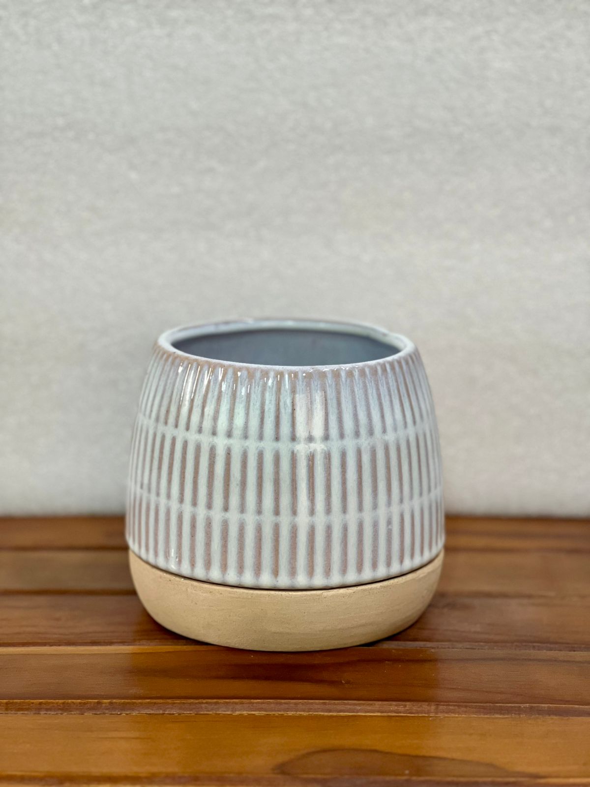 Ceramic pot with tray