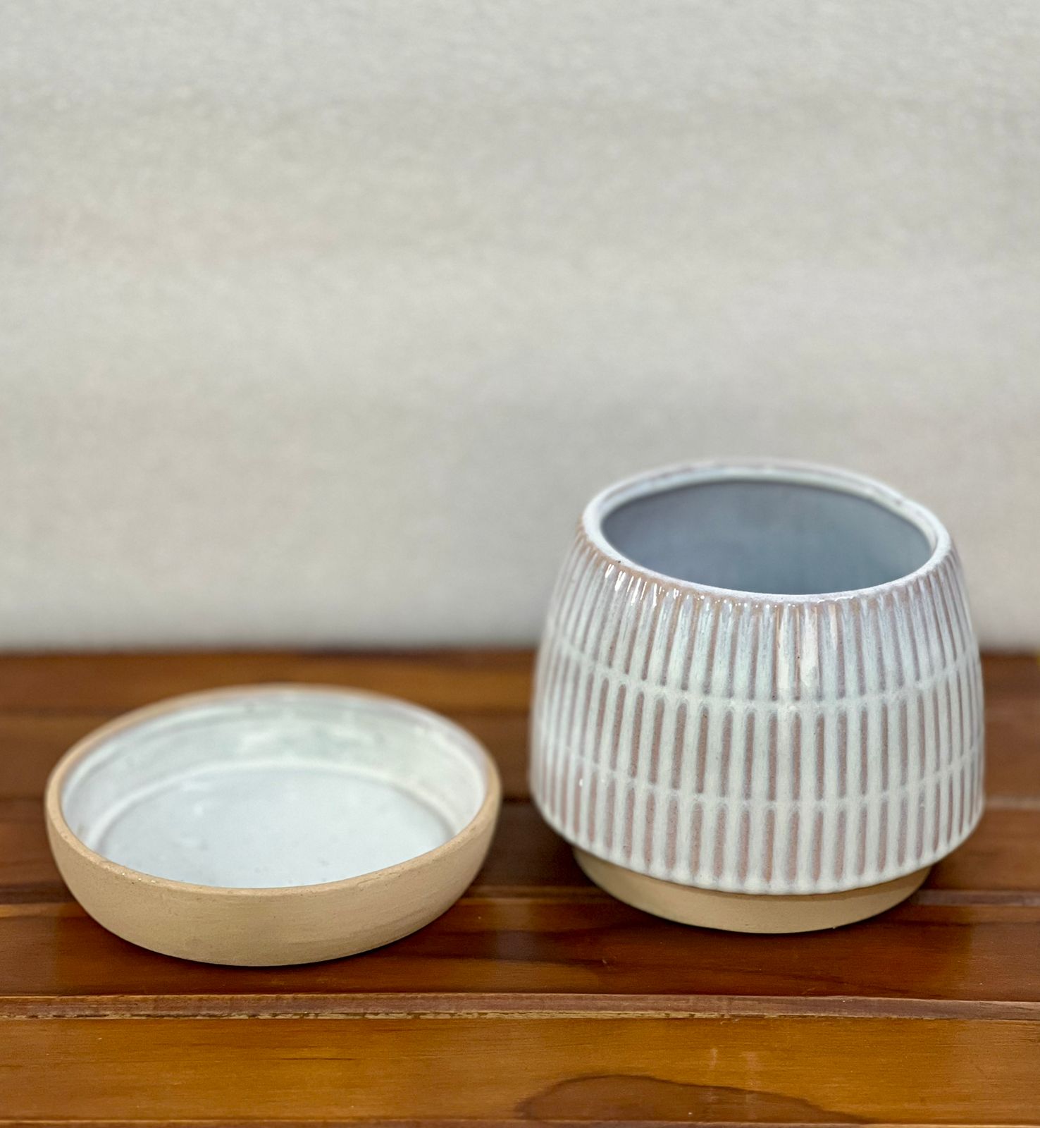 Ceramic pot with tray
