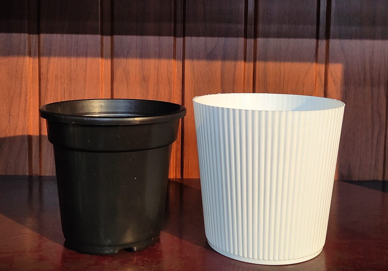 Set of 3 WHITE POTS +INNER  pots RESSA 5 inch
