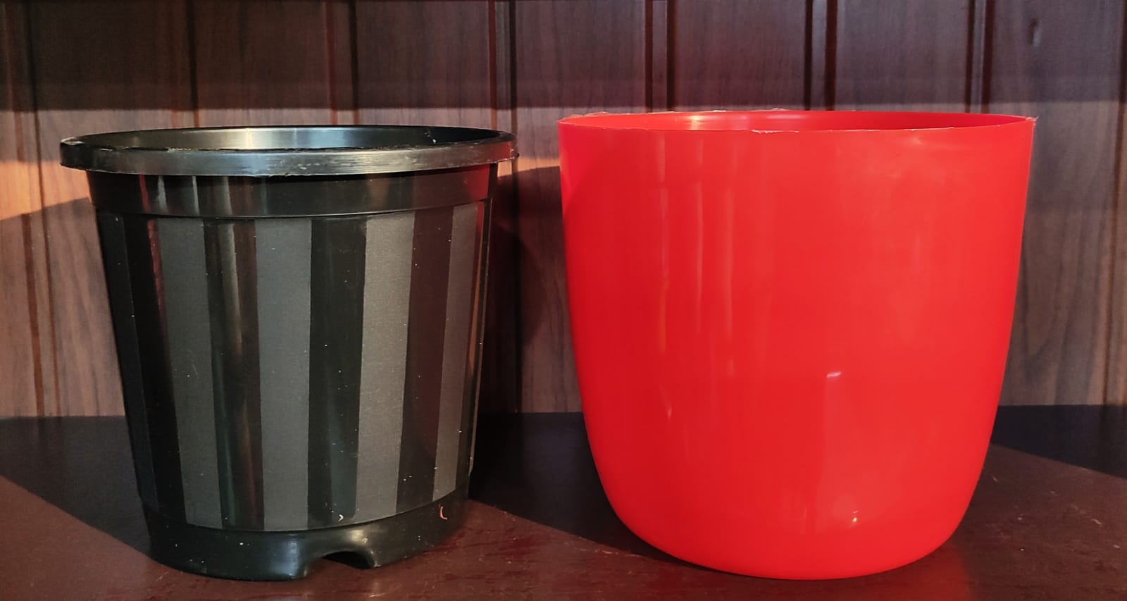 BIG SELF WATERING POT RED with INNER POT